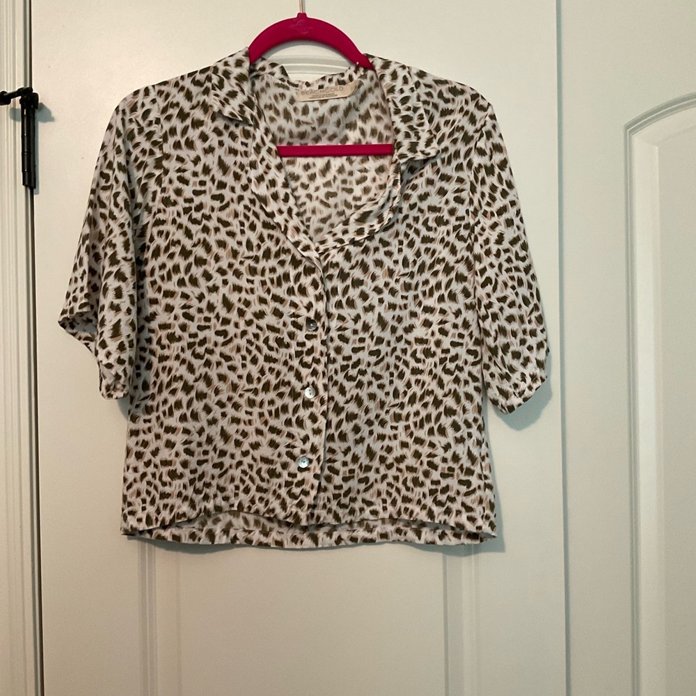 BEACHGOLD Animal Print Short Sleeve Top